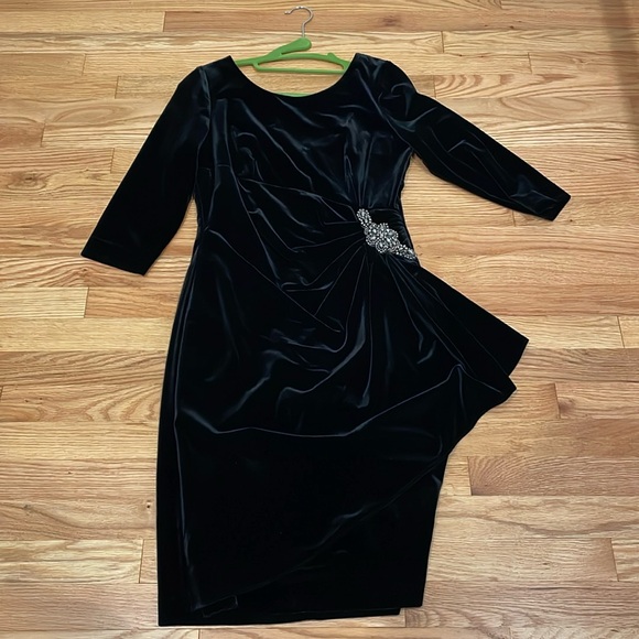 Alex Evenings Dresses & Skirts - Alex Evenings Black velvet dress. Embellished
